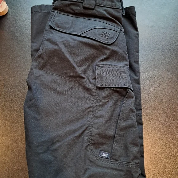 EUC Women's 5.11 Tactical Black Cargo Pants Size 2 - Picture 3 of 3